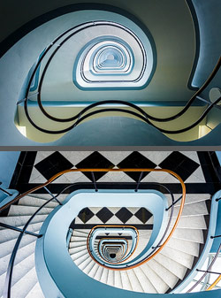 Stiegenhaus/Treppenhaus im Hochhaus Den Bell in Antwerpen, Belgien