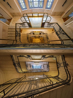 Stiegenhaus/Treppenhaus im Gresham Palast in Budapest, Ungarn