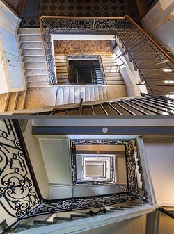 Stiegenhaus/Treppenhaus in einem Wohnhaus in Graz, Österreich