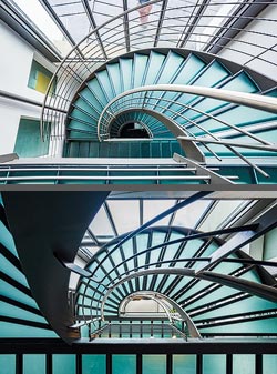 Stiegenhaus/Treppenhaus im Museum mudac in Lausanne, Schweiz