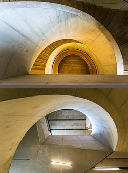 Stiegenhaus/Treppenhaus in der Tate Gallery of Modern Art in London, England