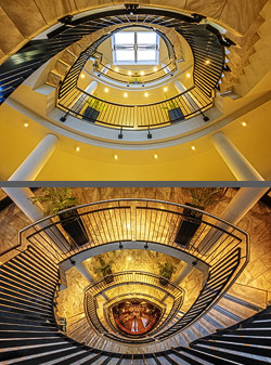 Stiegenhaus/Treppenhaus im Hotel Courtyard by Marriott in Oberpremstätten, Österreich