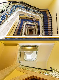 Stiegenhaus/Treppenhaus im Art Deco Imperial Hotel in Prag, Tschechien