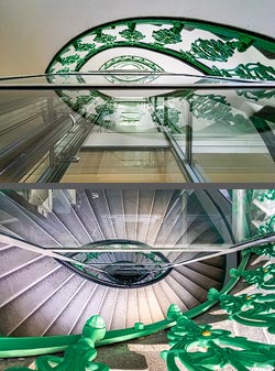 Stiegenhaus/Treppenhaus in einem Wohnhaus in Wien, Österreich