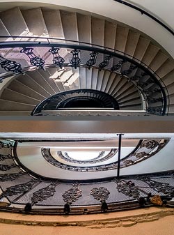 Stiegenhaus/Treppenhaus in einem Wohnhaus in Wien, Österreich