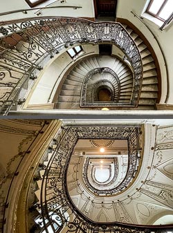 Stiegenhaus/Treppenhaus in einem Wohnhaus in Wien, Österreich