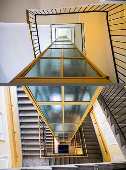 Stiegenhaus/Treppenhaus in einem Wohnhaus in Wien, Österreich